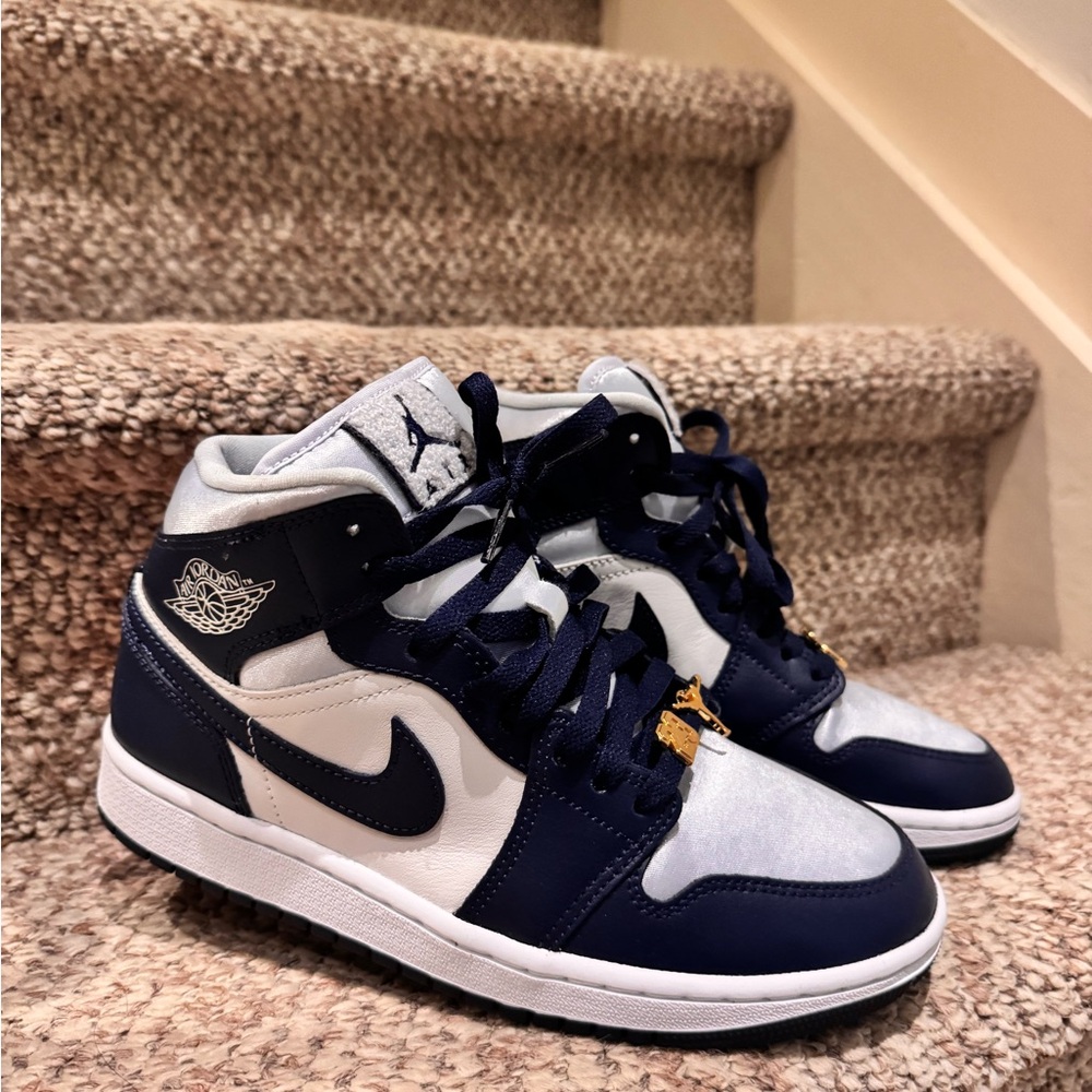 Jordan Women's Sneakers - Navy and Gray